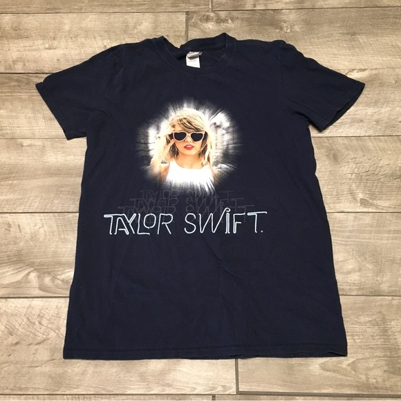Gildan Taylor Swift The 1989 World Tour Live Pop Womens Tshirt Tee Small Petite